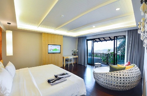 Kata Resort | (SHA+)Luxury Honeymoon suite with Jacuzzi (H03)