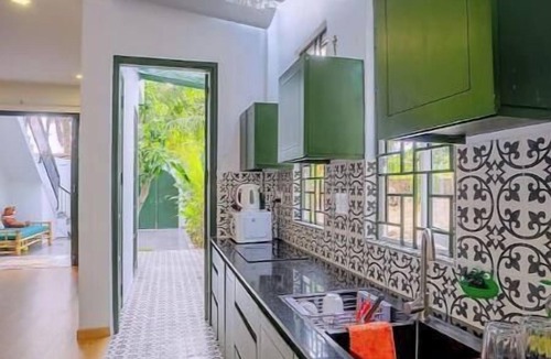 Cam An House | Shadyside 3:Step to the beach House [private house