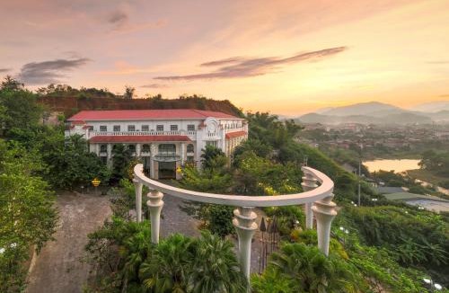 Bac Kan Hotel | Son Nu Emerald Hill Hotel
