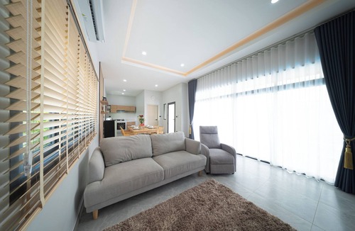 Nikhom Phatthana Hotel | Songmee Pool Villa Nikompattana