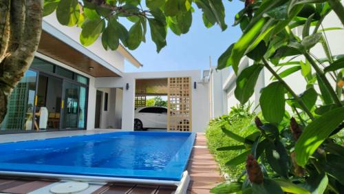 Nikhom Phatthana Villa | Songmee Pool Villa Nikompattana