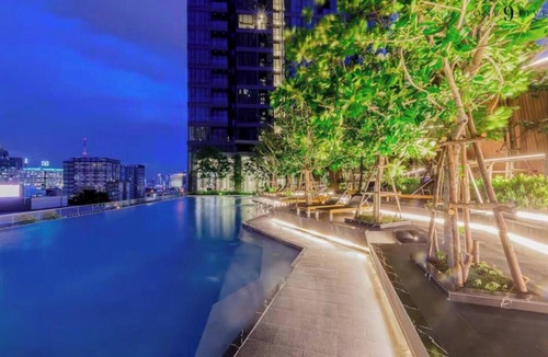 Rama 9 Apartment | Spacious 2 Bed w/Pool, Sauna & Gym, 300m from MRT