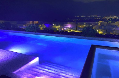 Zona Hotelera Apartment | Spacious 3-bedroom apartment in beautiful Cancún with AC, Gym and rooftop Pool