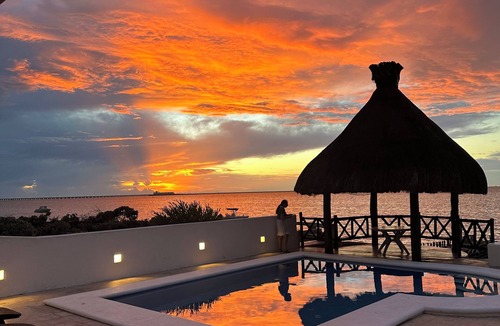Merida House | Spacious 4-bedroom house in delightful Progreso with WiFi AC …the best views in