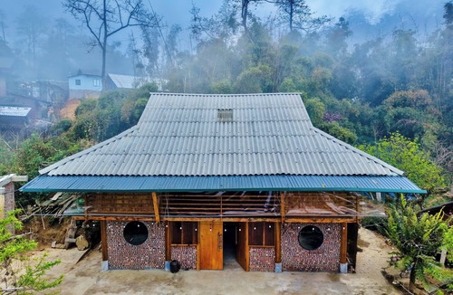 Hau Thao House | Spacious 5-bedroom bungalow in tranquil Lào Cai with AC