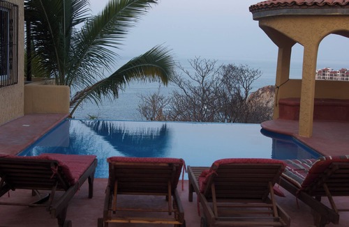 Puerto Angel House | Spacious 6-bedroom house in Escahauite area with pool