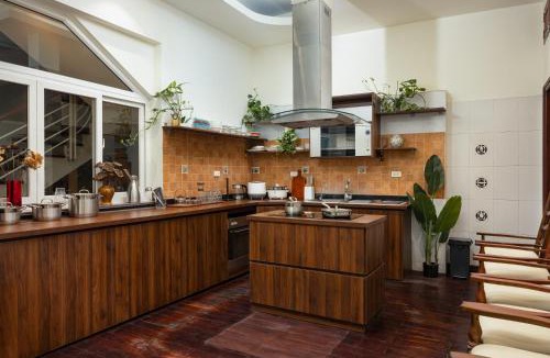 Yen Phu Villa | Spacious 8BR Rooftop Jacuzzi Villa for Groups near West Lake