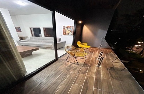 Zona Minerva Apartment | Spacious apartment for 8 in Zona Americana, All Nearby.