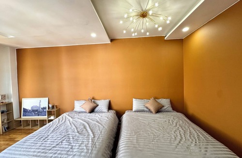 Phuong 10 Hotel | Spacious Balcony Room with Lake View – City Square