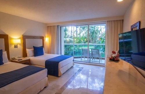 Cozumel Hotel | Spacious Studio at Caribbean with Beach & Pools