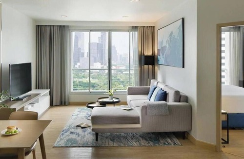 Bangkok Central Business District Apartment | SPACIOUS LAKEVIEW TWO BEDROOM RETREAT IN THE HEART OF BANGKOK