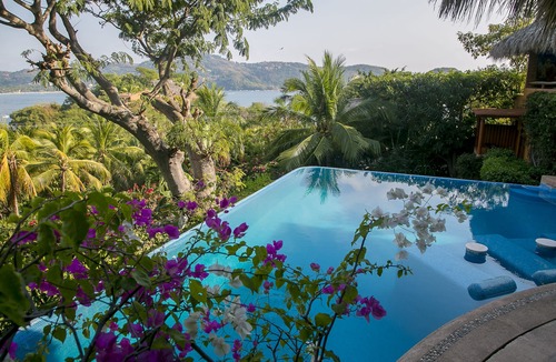 Zihuatanejo Villa | Splendid Villa With an Astonishing View Overlookíng the Bay of Zihua!