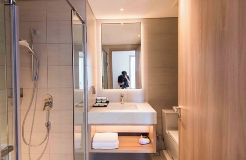 Ha Long Apartment | Spring Break Retreat Apt I Rainfall Shower.2Brs.