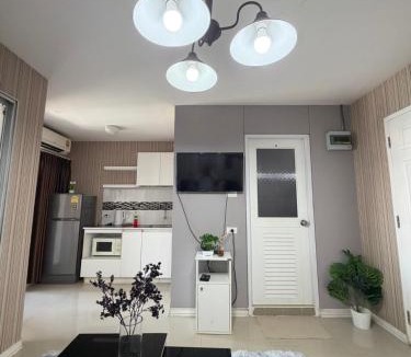 Phlabphla Apartment | Stadium Area Stay Famous Thai Street Food