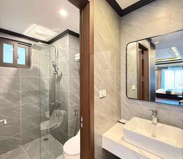 Van Mieu Hotel | Star Night West Lake Premium Hotel