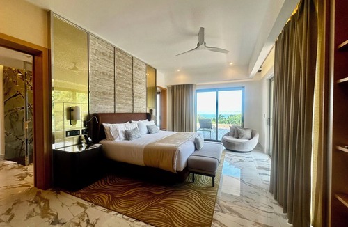 South Shore Hotel Area Resort | Studio corner with hot tub resort mountain and beach view in Puerto Vallarta