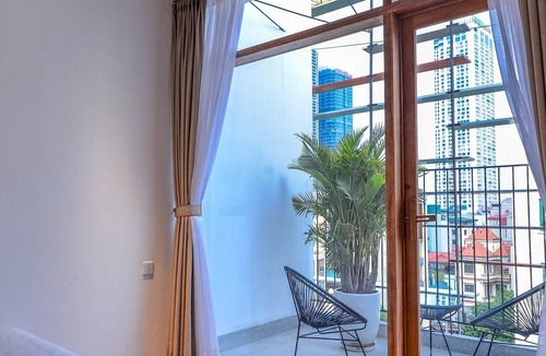 Dich Vong Apartment | Stunning 2B with Balcony in 22Land Residence