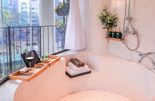 Dich Vong Apartment | Stunning Junior Suite in 22Land Residence
