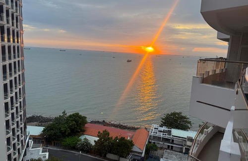 District 5 Apartment | Stylish 2BR - best sunsets at front beach Vung Tau!