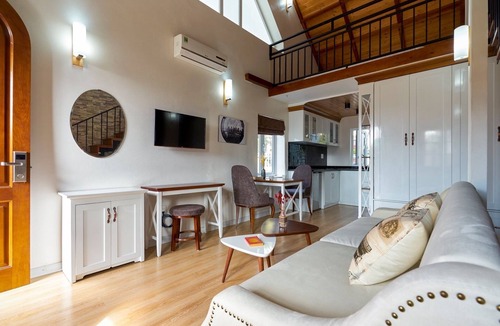 Bai Chay Apartment | Stylish Studio in Peaceful Ha Long Neighborhood – Family-Run