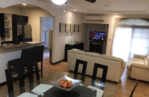 San Pedro Garza Garcia Apartment | Suite C, 2BR/2BR Apartment in San Pedro Garza García, Centrito Valle