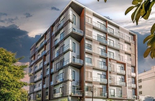 Providencia Apartment | Suite minimalista · rooftop bar · Country Club GDL · limpieza diaria