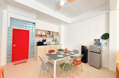 Hat Yai House | Summerset Hatyai, Colorful 4BR Villa for 18 Pax, Near Street Food