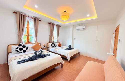 Hat Yai House | Summerset Hatyai, Colorful 4BR Villa for 18 Pax, Near Street Food