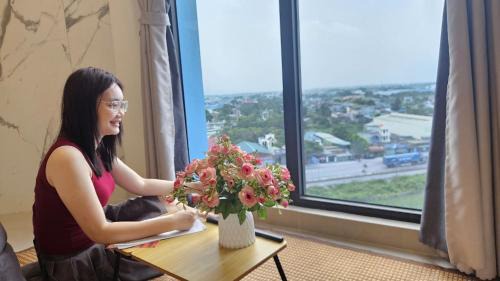 Phu Ly Apartment | Sun Urban Art Residence Nature View