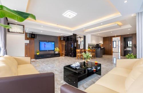 Vung Tau Villa | Sunflower Villa - Free Bida - Phòng Karaoke - Có Thang Máy - 10 Phòng Ngủ - Gần Biển