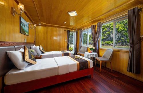 Cat Ba Boat Rental | Sunlight Cruise