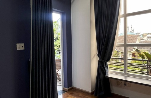 Phuong 10 Hotel | Sunny doubled-balcony hotel suites in the spacious and cozy villa