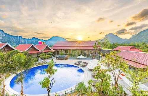 Vang Vieng Resort | Sunset Mountain View Resort