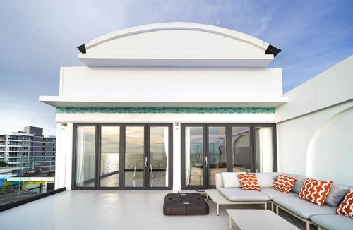 Na Chom Thian House | Surf Beach House Pool Villa