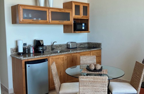 Las Conchas Resort | Tessoro at Las Conchas 902 - Elegant beach front condo