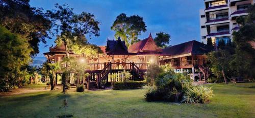 Bang Lamung Hotel | Thai Classic House Rimtalay