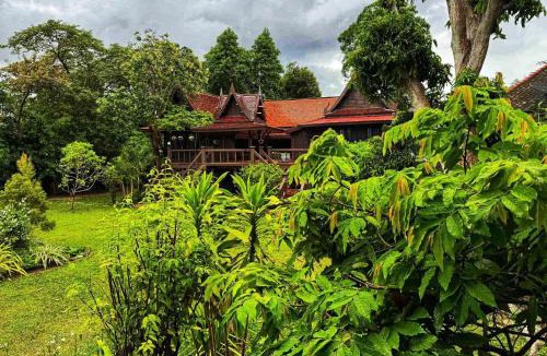 Bang Lamung Hotel | Thai Classic House Rimtalay
