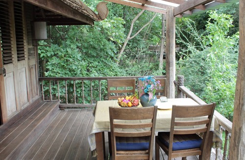 Hang Dong House | Thai Teak House Garden Homestay