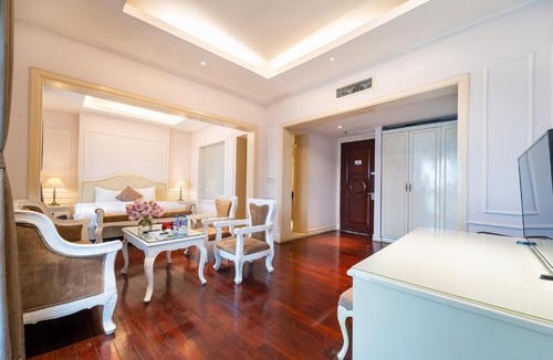 Hang Buom Hotel | The Alley House 90 Trần Nhật Duật