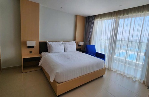 Tran Phu Beach Resort | The Arena Cam Ranh Beachfront Condotel