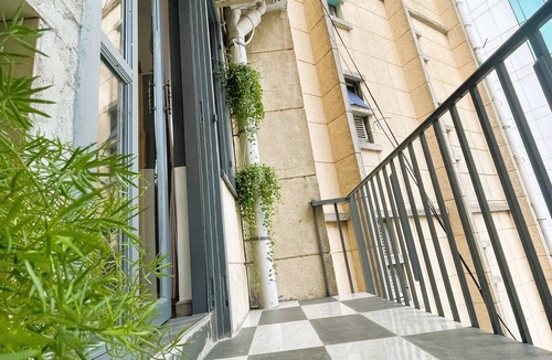 Dong Khoi Apartment | The Cafe Apartments Building - Deluxe King room has a Nice Balcony