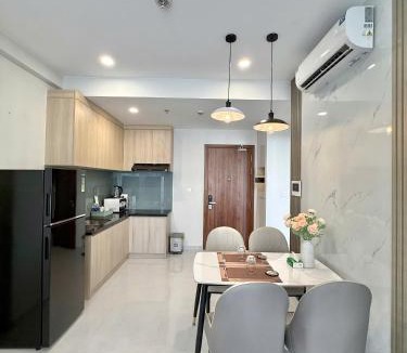 Thuan An Apartment | The Emerald Gofl View