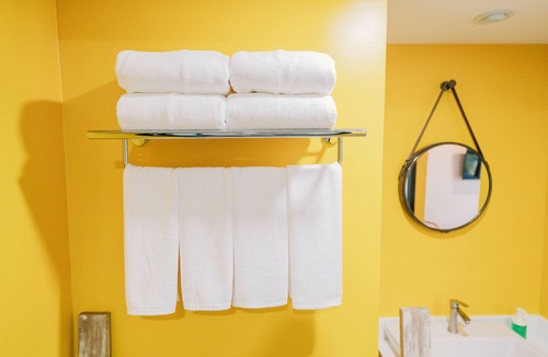 Sri Phum Hotel | The Family Room: Deer