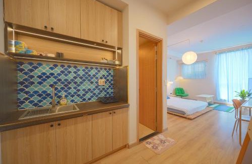 District 10 Apartment | The Golden Glow Studio Private Self-Check In Center District 10