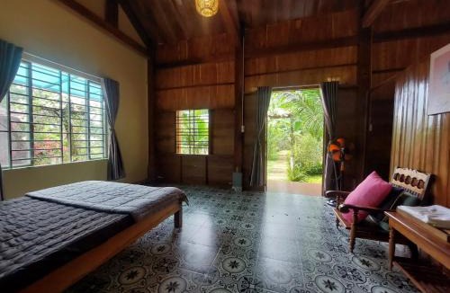 Cu M'gar Ski Chalet | The Lazy Farm - Lake View Wooden House
