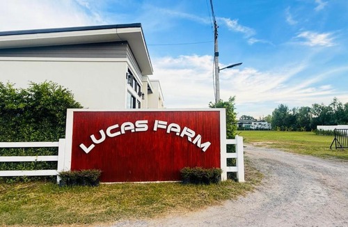 Nong Sarai Hotel | The Lucas Farm