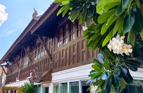 Lampang Bed & Breakfast | The Niceprirom Lace House