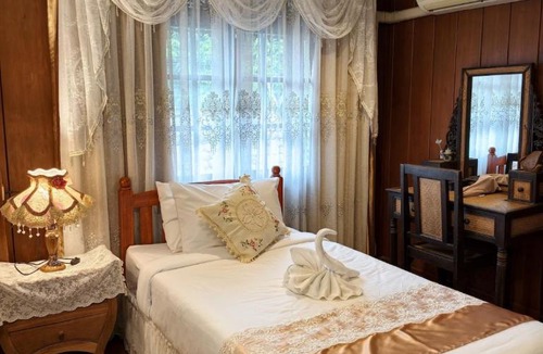 Lampang Bed & Breakfast | The Niceprirom Lace House