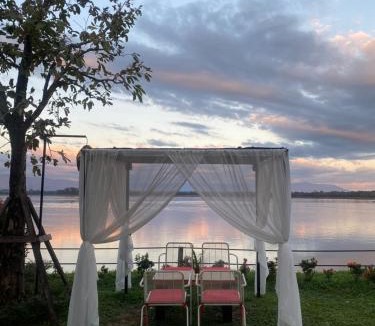 Champasak Hotel | The Riviera Champasak