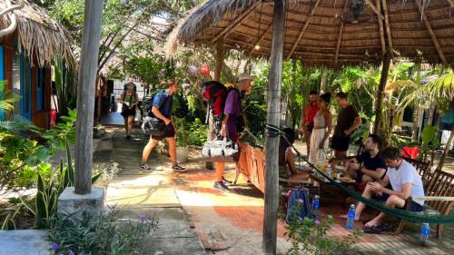 Dien Duong House | The Seaside Bungalow Hostel and Bar